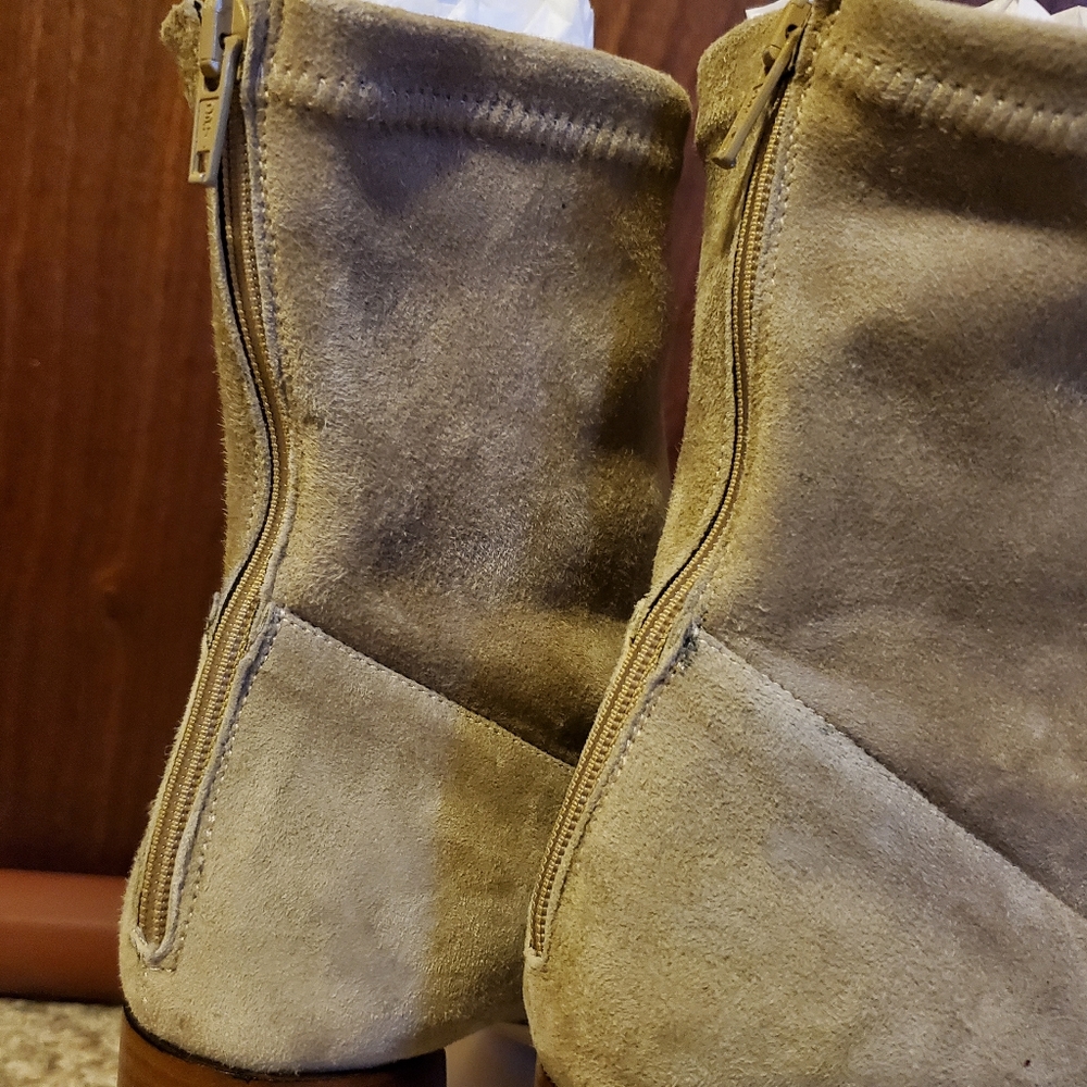 NIB CREATURES OF COMFORT Dalia Square Toe Suede Mid-Heel Beige Booties sz 39.5 - Picture 11 of 13